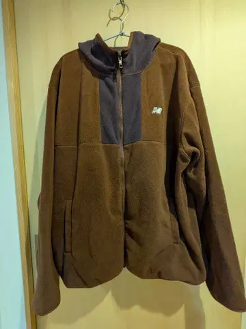 뉴발란스 플리스