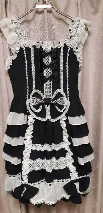 ANDROMEO 블랙 화이트 원피스