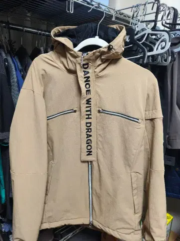 새상품급 중고 댄스위드드래곤 아우터 베이지 L 사이즈
