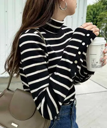 스트라이프 하이넥 스웨터