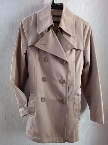 베이지 더블 브레스트 트렌치코트 새상품급 안쪽 퀼팅