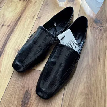 ZARA 페이턴트 마감 플랫슈즈 37 (24cm) 택 포함 새상품