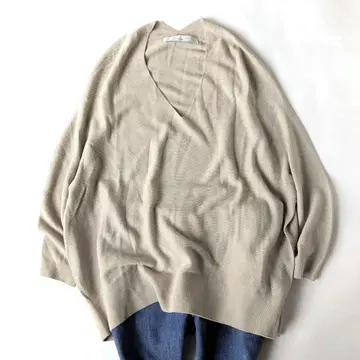 TIARA 티아라 홀가먼트 루즈핏 V넥 니트