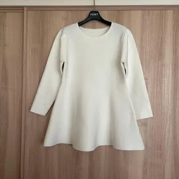 새상품급 시착만 한 상품 URS 티셔츠