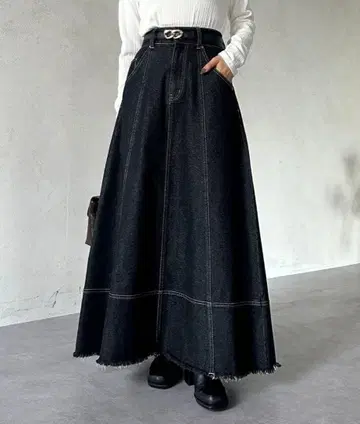 [ 새상품 ] Thevon. 데님 하이웨스트 플레어 스커트 블랙