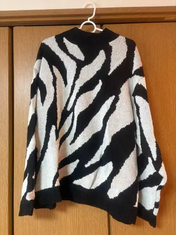 CavariA 제브라 패턴 니트 스웨터 여성용도 오버 사이즈로