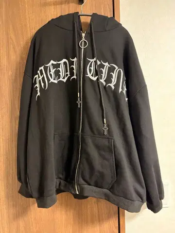 VOLCAN & APHRODITE 블랙 후드티