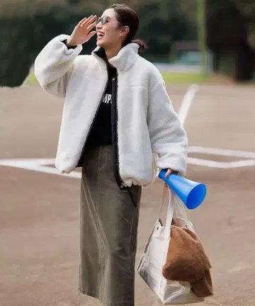 리버서블 보아 자켓 화이트 x 블랙