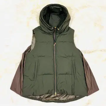 새상품급 PASSIONE 파시오네 백 플레어 다운 베스트 카키