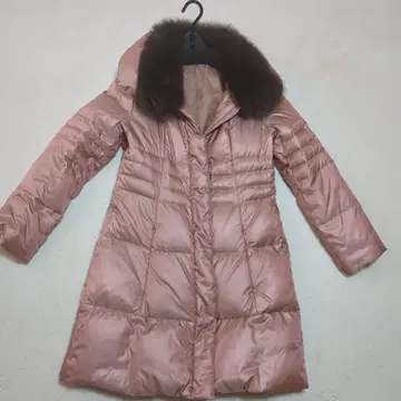 퍼 달린 핑크 다운 자켓