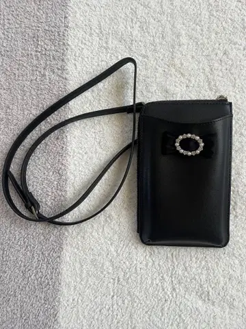 TO BE CHIC 블랙 스마트폰 숄더 새상품급