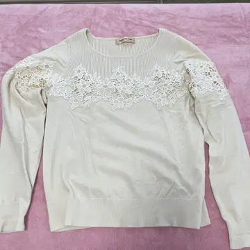 Apuwiser-riche 레이스 장식 니트 스웨터