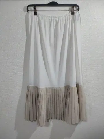 바스코 밑단 플리츠 페치 스커트