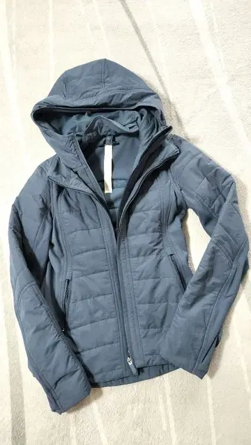 lululemon 다운 자켓 사이즈 4