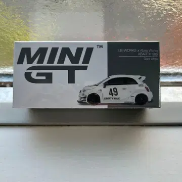 MINI GT ABARTH 595 Gialla White 1/64