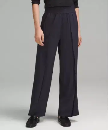 미사용 새상품! 룰루레몬 프론트 플리츠 하이라이즈 와이드 레그 XS 블랙