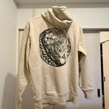 YOASOBI 후드티 런던 한정판 M 가슴 부분 얼룩 있음