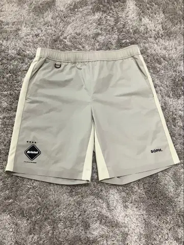 SOPH. 사이드 스트라이프 숏팬츠