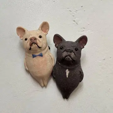 유토리로 브로치