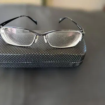 블랙 프레임 사각형 안경 케이스 포함