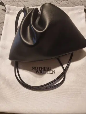 NOTHING WRITTEN 복조리 가죽 백 블랙