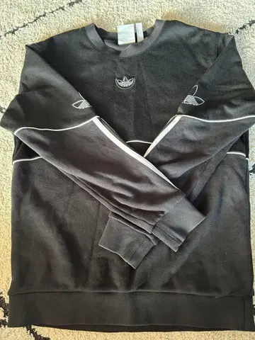 adidas 블랙 맨투맨