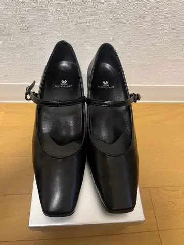 서세스워크 스트랩 펌프스 23.5cmE 힐 3.5cm