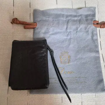 Dona 블랙 가죽 컴팩트 지갑