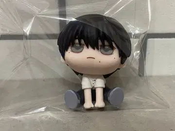 빛이 죽은 여름 큐룽하게 쳐다보는 포즈 미니 피규어 요시키