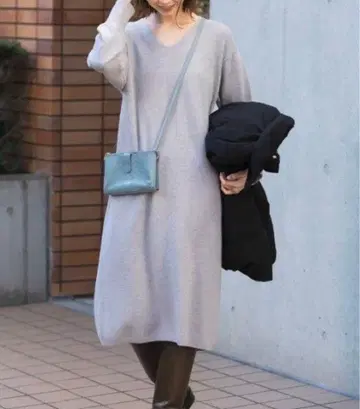 어반 리서치 라이트 그레이 캐시미어 혼방 램스울 V넥 니트 원피스