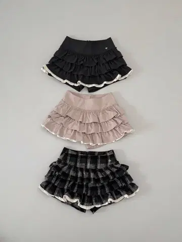 andwang Charm 프릴 퀼로트 미니스커트