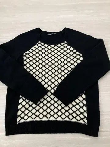 그물 짜임 디자인 니트 스웨터 블랙/화이트