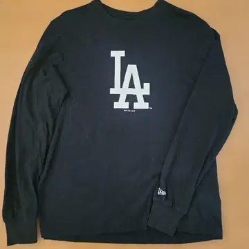 뉴에라 롱T 로고