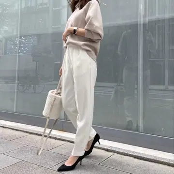 미사용 새상품 턱 테이퍼드 팬츠 루니