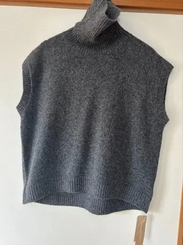 MidiUmi 하이넥 니트 베스트