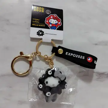 헬로키티 산리오 블랙 미야쿠미야쿠  흑백 키링