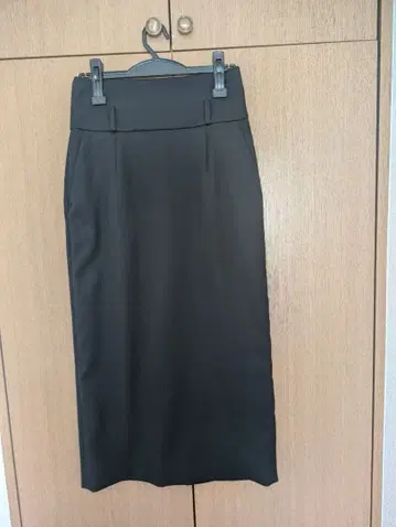 JOURNALSTANDARD 블랙 타이트 스커트 슬릿 포함