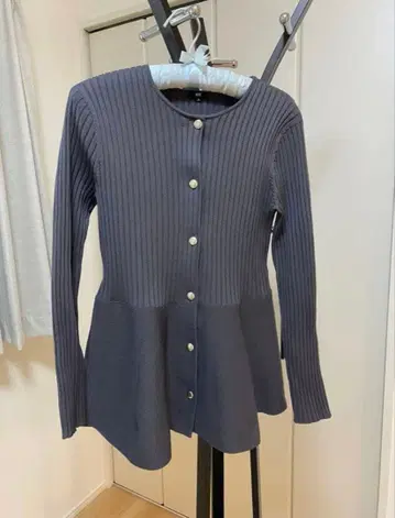 홀가먼트 페플럼 가디건 (니트) 플라스테 PLST