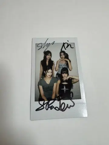 everglow 친필 사인 폴라로이드