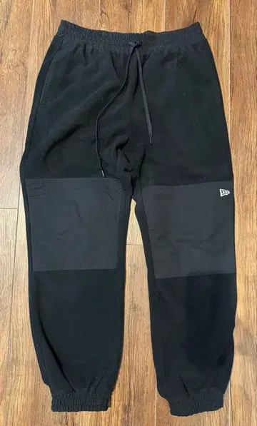 직영 한정판 New Era 뉴에라 블랙 라벨 플리스 조거 팬츠 사이즈 M