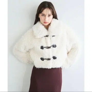 릴리안 캐럿 인조 모피 더플 코트 아이보리