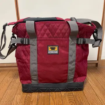 MOUNTAIN SMITH의 자립형 어깨끈 포함 토트백