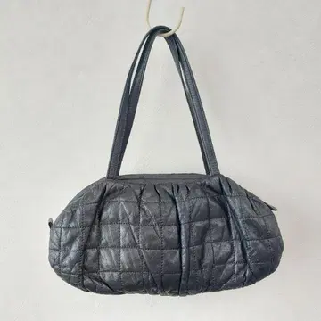 새상품급 츠모리치사토 경량 퀼팅 가죽 백 블랙