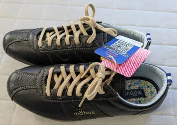 뫼버스 스니커즈