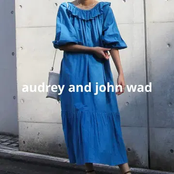 Audrey and John Wad 코튼 프릴 넥 롱 원피스