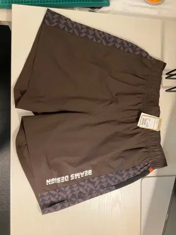 TIGORA BEAMS DESIGN 멀티 포켓 하프 숏팬츠