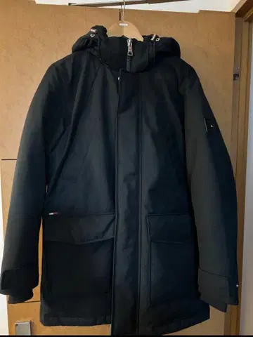 TOMMY HILFIGER 블랙 다운 자켓