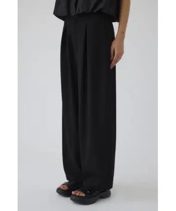 RIM.ARK 라운드 실루엣 팬츠 이번 시즌 미사용