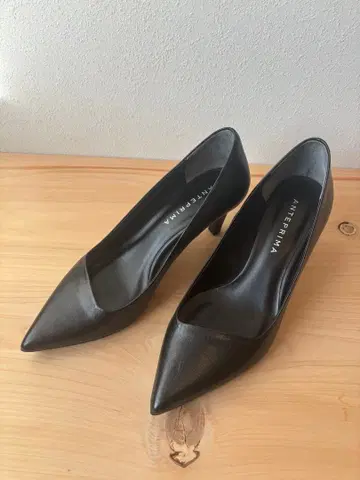 ANTERIMA 블랙 스틸레토 하이힐