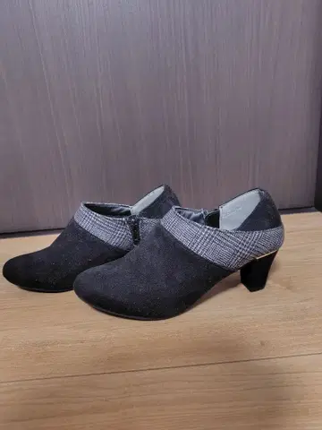 STARGIRL 블랙 스웨이드 체크 부티